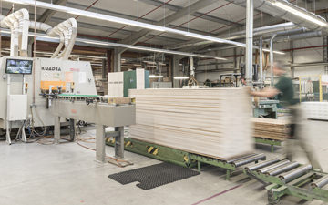 Work preparation in front of the profilin machine