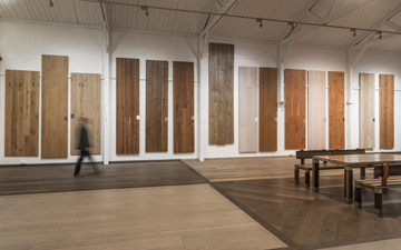 Wide and long planks up to 5 m on our floor and our wall